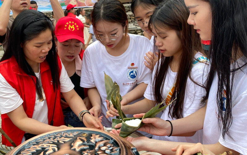 閩衛(wèi)院學(xué)子三下鄉(xiāng)：傳承端午文化，筑牢文化自信