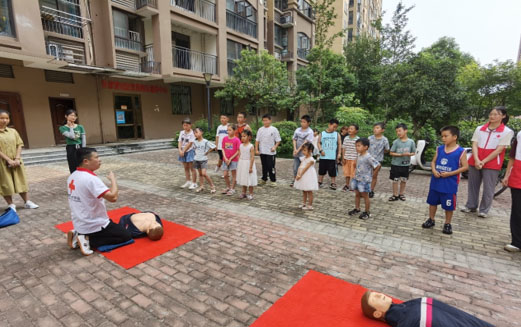 湖文學(xué)子三下鄉(xiāng)：學(xué)習(xí)防溺水知識(shí)，呵護(hù)兒童成長(zhǎng)