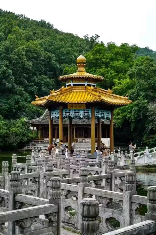 保護(hù)生態(tài)環(huán)境，滁院學(xué)子赴瑯琊山開展三下鄉(xiāng)志愿服務(wù)活動