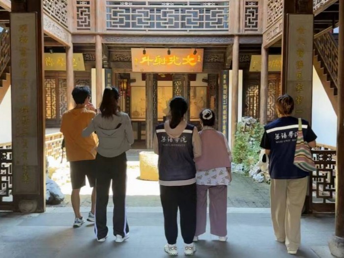 沿江河行舟，覽水鄉(xiāng)風(fēng)華