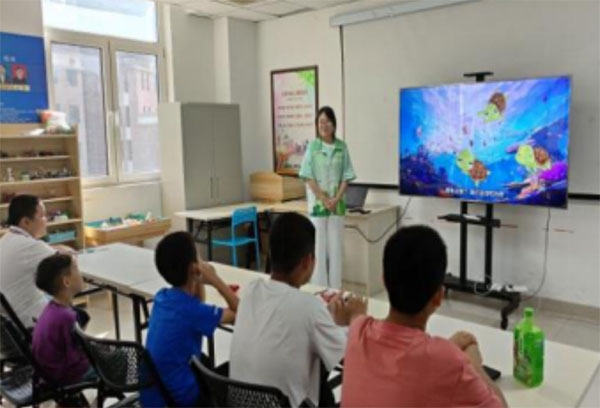 天津科技大學：“青鴿永翼”實踐團赴天津市社區(qū)與小學開展宣講