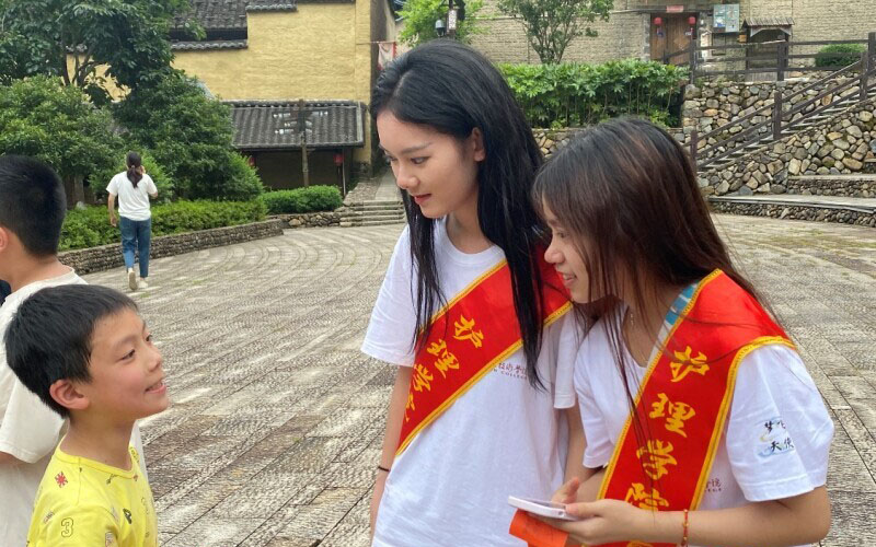 閩衛(wèi)院學(xué)子三下鄉(xiāng)：下黨義診守健康，重溫紅色記憶，筑牢信仰