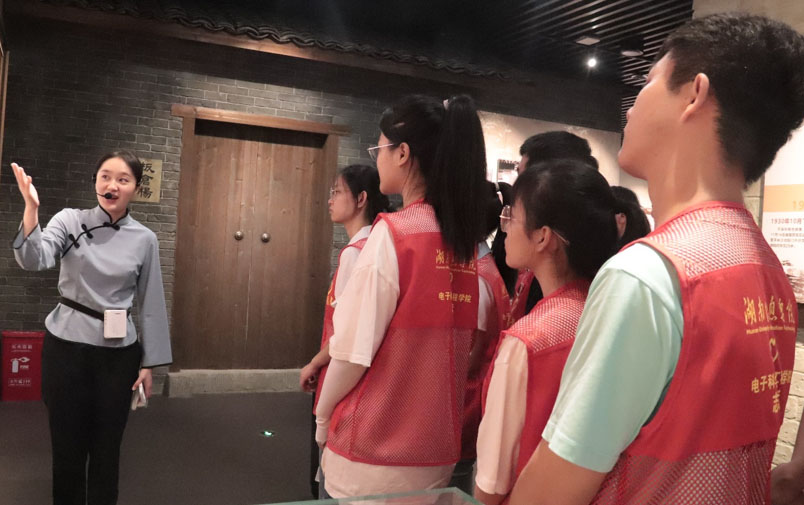 湖南信息學院三下鄉(xiāng)：驕楊青春輕騎兵，開展黨史學習教育