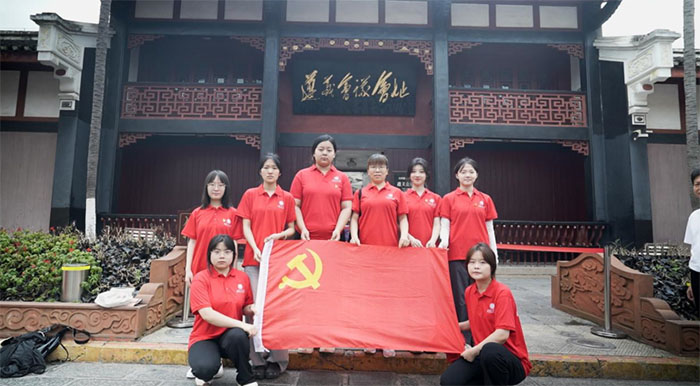 重走長征路，奮斗正當時——西安工業(yè)大學藝術與傳媒學院