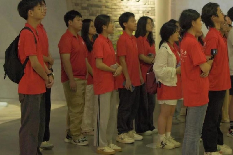 西南石油大學(xué)外國語學(xué)院“枝繁·簡心向陽實踐隊”赴簡陽市龍溪村開展“扎根鄉(xiāng)農(nóng)，智