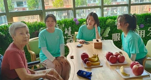 學習弘揚焦裕祿精神暑期社會實踐隊開展“粽香端午節(jié)，情暖系夕陽”