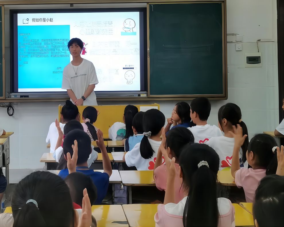 【青春建功，實(shí)踐鑄魂】足球構(gòu)筑友誼橋梁，反霸凌共建和諧
