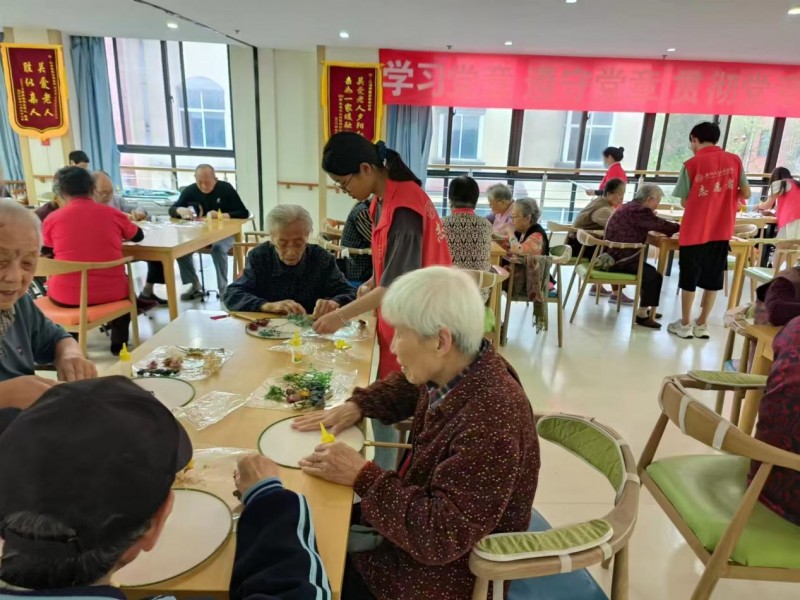 “綻放夕陽(yáng)之花，簇簇人間溫情” ——安徽信息工程學(xué)院管理工程學(xué)院實(shí)踐團(tuán)
