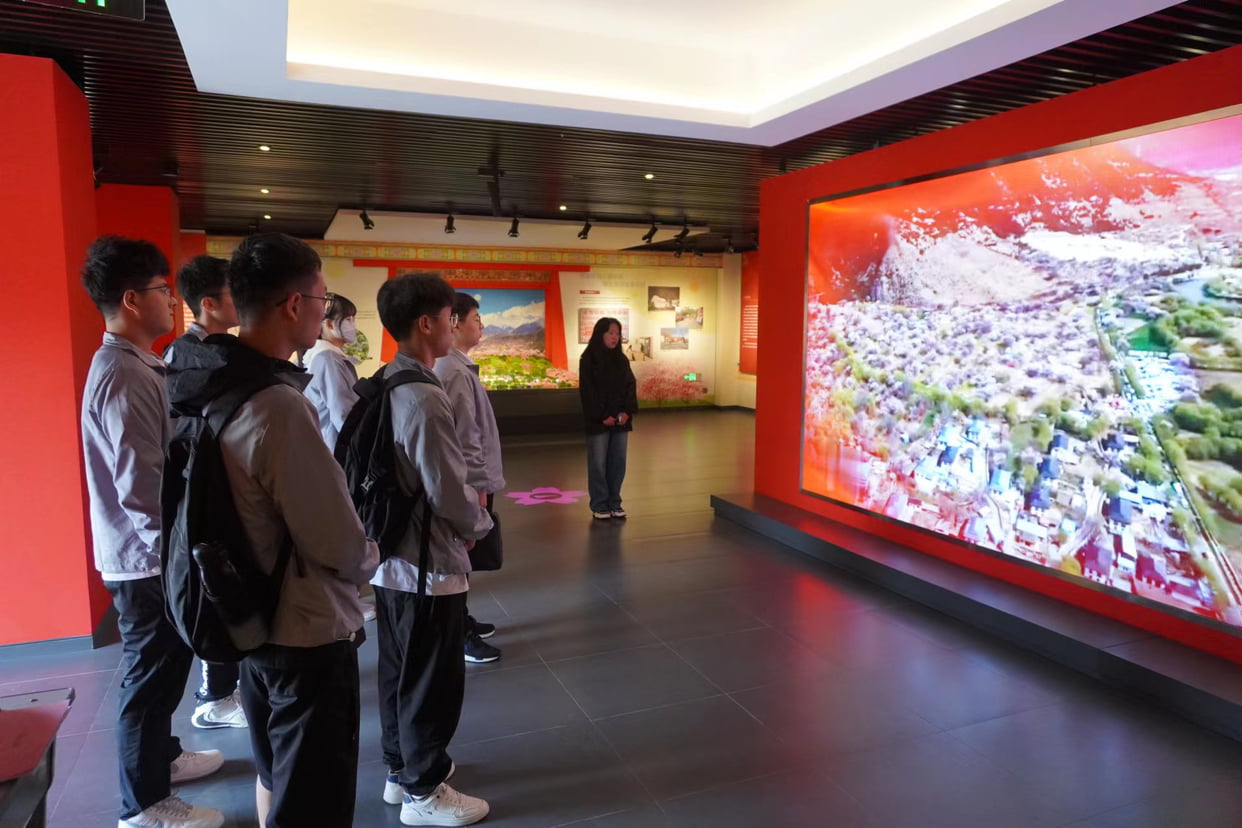 嘎拉村紅色研學(xué)主題教育展覽館開(kāi)館，河南工業(yè)大學(xué)團(tuán)隊(duì)開(kāi)