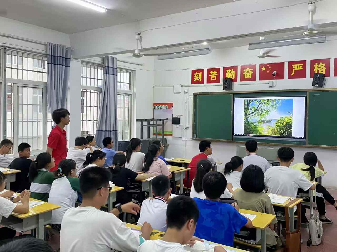 圖顯生活，樂(lè)舞青春