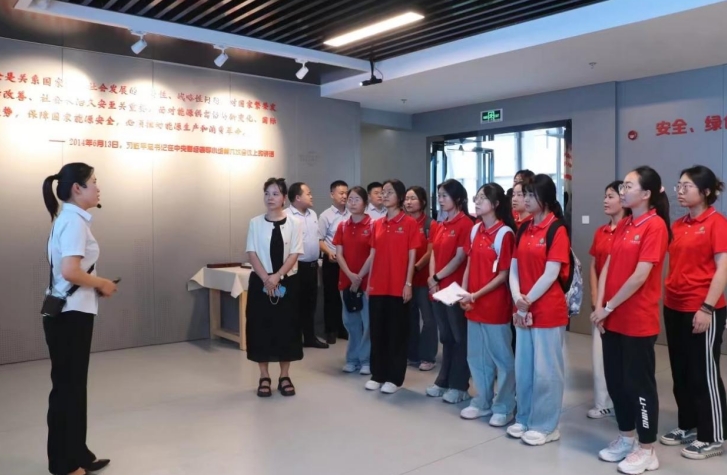 西安科技大學(xué)學(xué)子三下鄉(xiāng)-- 走進(jìn)涼水井煤礦，探索能源發(fā)展