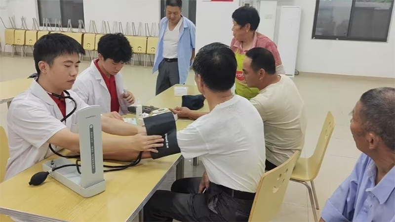 敬老愛老，溫情相伴