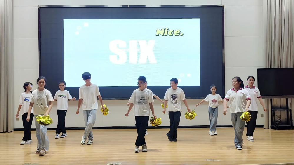 湖北經(jīng)濟學院希望之光支教隊組織“星光接力，筑夢希望”文藝匯演
