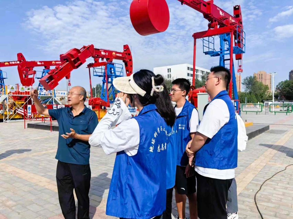 創(chuàng)新引領未來，石油行業(yè)的智能化——中國石油大學（華東）“感碳石光”實踐隊