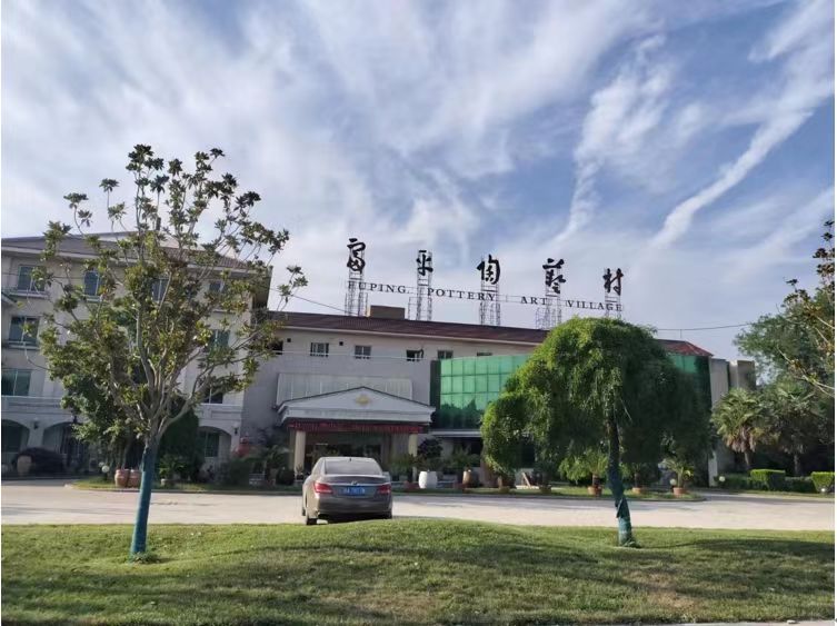 長安大學赴陜西渭南“鄉(xiāng)村振興·服務三農(nóng)”暑期社會實踐隊前往富平陶藝村實地考察