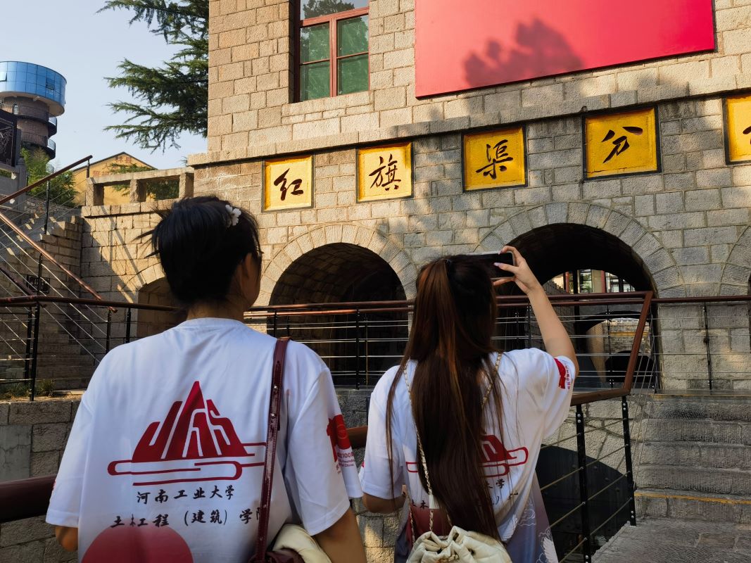 追尋紅色足跡，堅(jiān)定理想信念