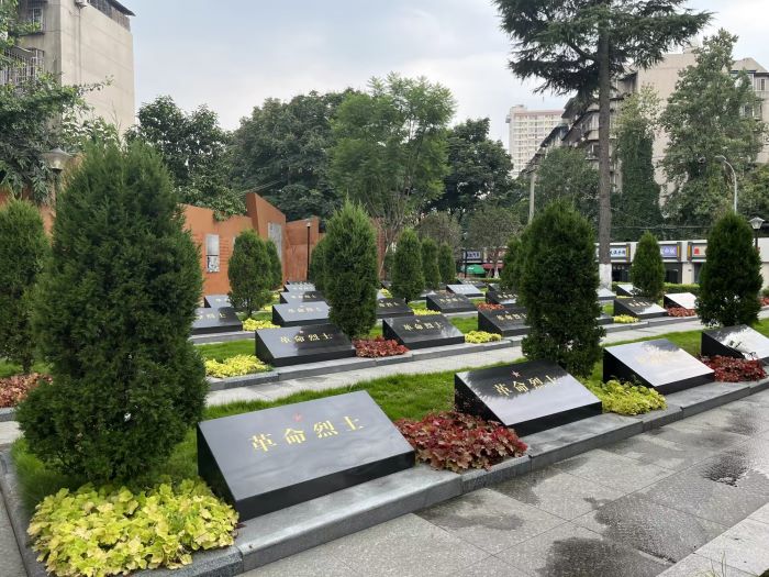 西南石油大學(xué)學(xué)子赴成都馬鞍山烈士紀念園緬懷革命先輩