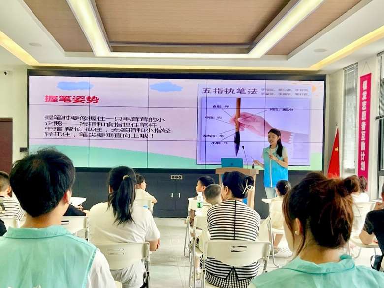 【暑期“三下鄉(xiāng)”】景德鎮(zhèn)陶瓷大學(xué)“墨韻傳薪”社會(huì)實(shí)踐隊(duì)赴景德鎮(zhèn)市開(kāi)展社會(huì)實(shí)踐