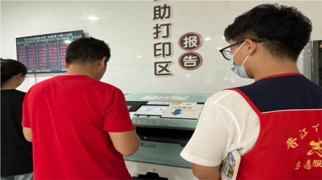 “暖心導(dǎo)診，童心候診”——福建學(xué)子晉江市醫(yī)院導(dǎo)診活動(dòng)