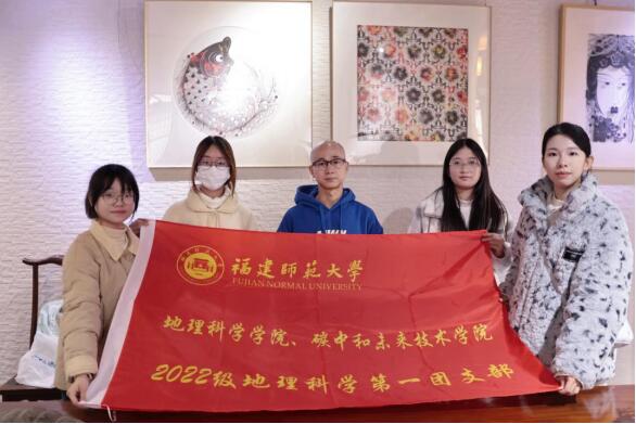 一剪芳華，紙上生花 ——福建師范大學(xué)剪影匠心實(shí)踐隊(duì)赴