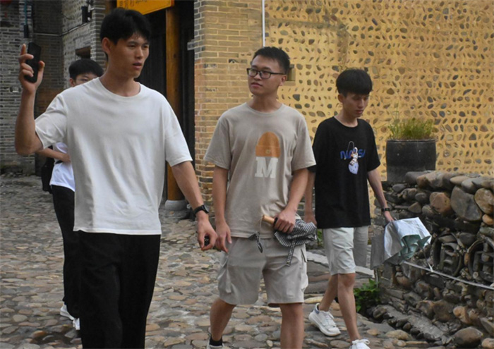 青年楊帆擎大任，悠悠鄉(xiāng)愁歌未央