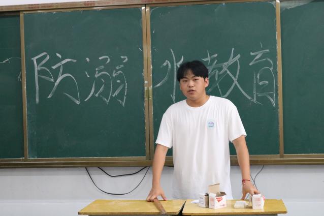 “水邊警鐘長鳴，防溺教育先行”——武昌理工學(xué)院云夢書韻志愿服務(wù)隊開展防溺水安全