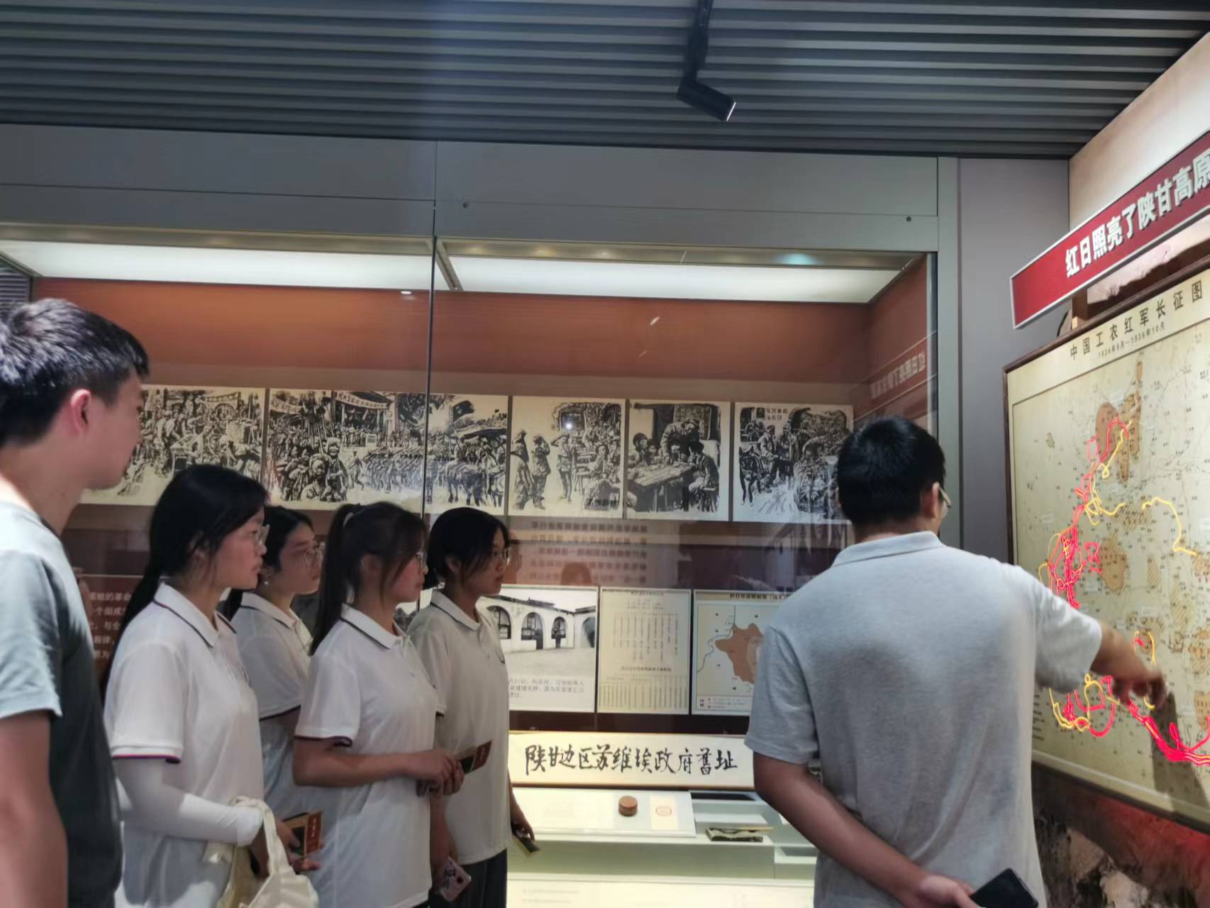 長安大學赴陜西渭南“鄉(xiāng)村振興·服務三農(nóng)”暑期社會實踐隊在習仲勛紀念館參觀學習