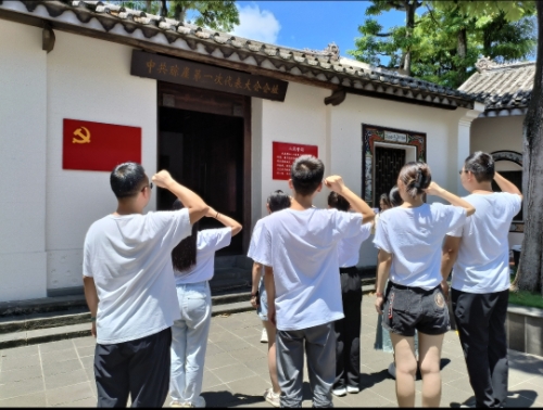 “瓊州潮涌，奮楫前行”研究生暑期社會(huì)實(shí)踐團(tuán)隊(duì)赴海南開