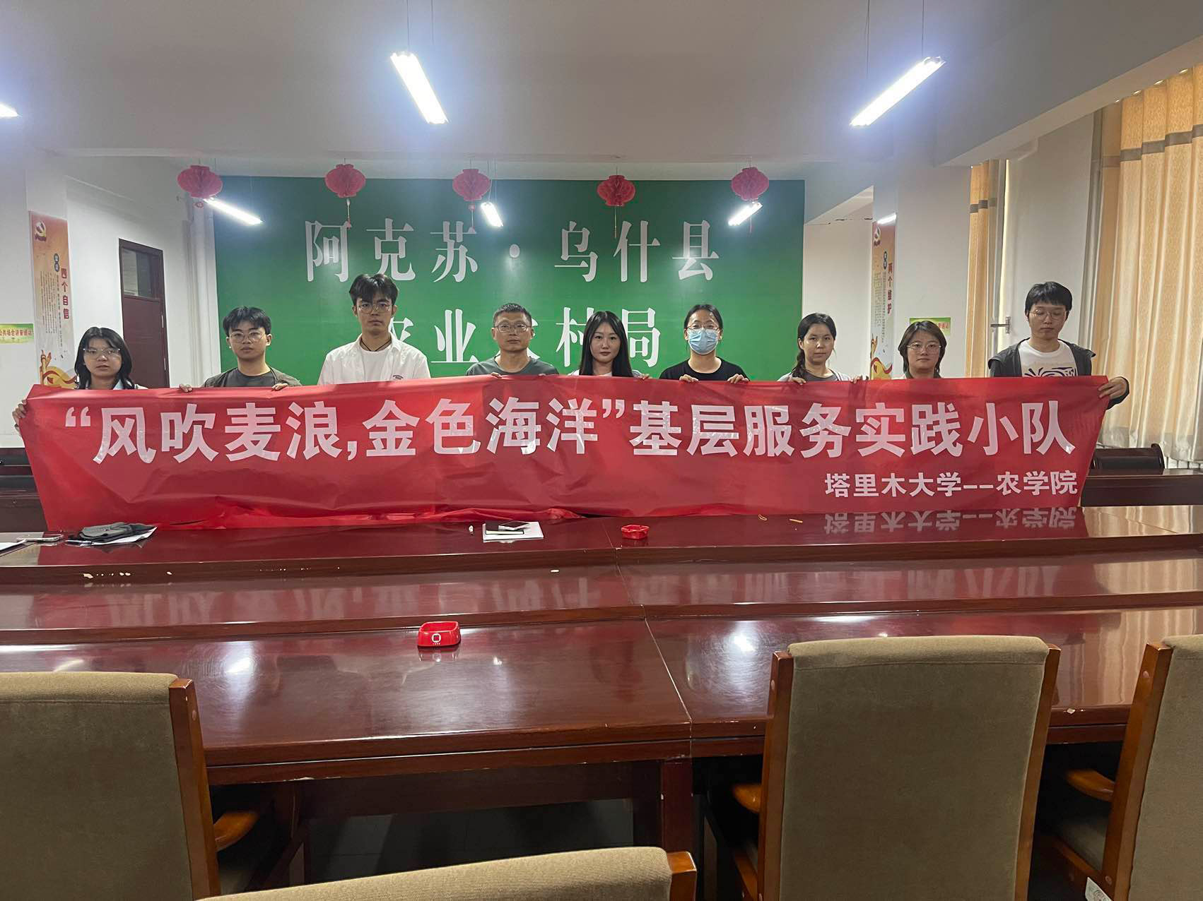 走基層，入鄉(xiāng)田，愛農(nóng)助農(nóng)為人民（一）