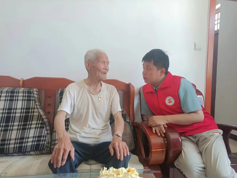 陜西理工大學(xué)三下鄉(xiāng)：老黨員講述初心故事，新青年牢記時(shí)代
