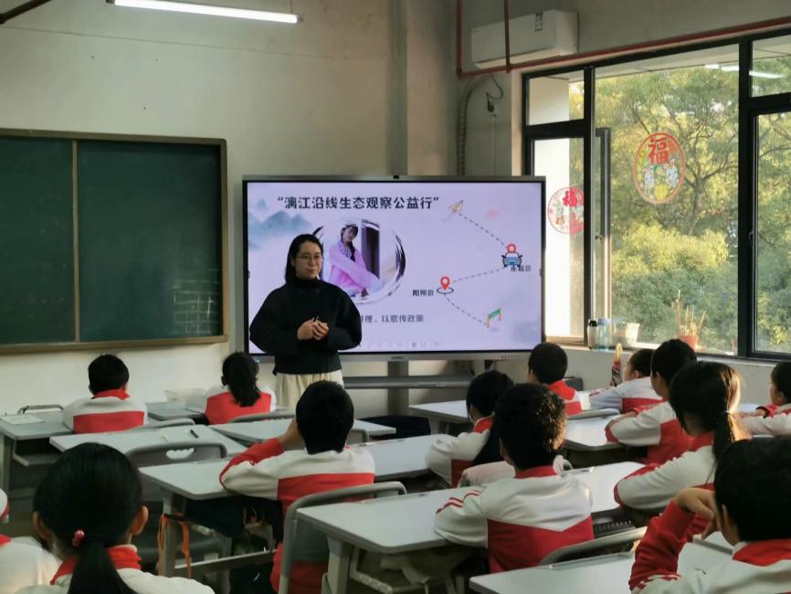 廣西師大學(xué)子行踐八桂，青音嘹亮傳理論基層行