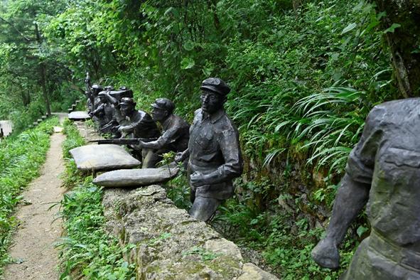 南郵學(xué)子三下鄉(xiāng)：邁雄關(guān)漫漫，感鐵骨錚錚
