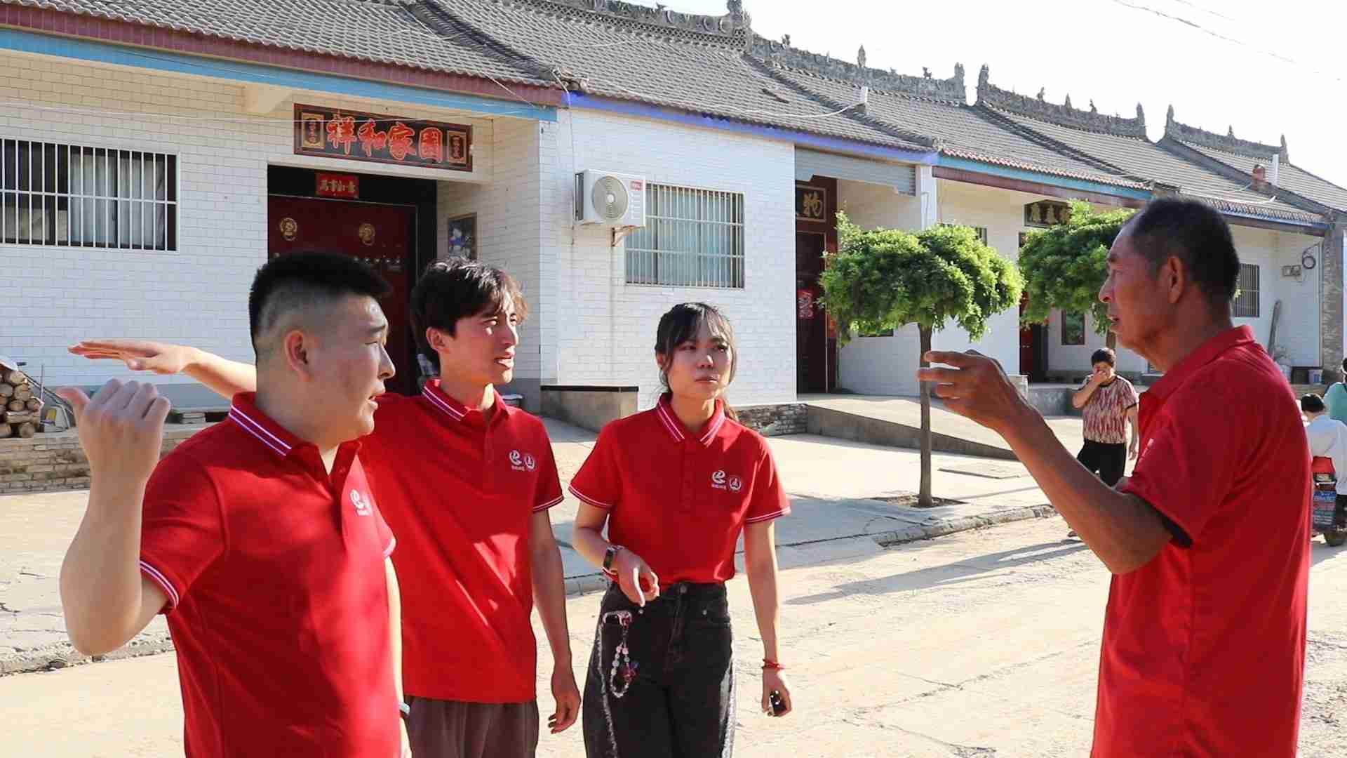 訪談不同群體，汲取奮進(jìn)力量