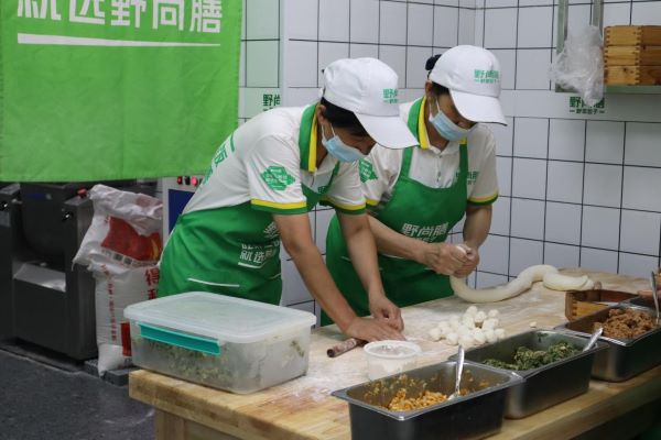 南財招財進“包”團隊：線下門店深入考察，“包”打天下促