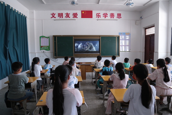賡續(xù)紅色血脈 汲取奮進(jìn)力量——武昌理工學(xué)院崇陽(yáng)星光志愿服務(wù)隊(duì)開(kāi)展紅色電影鑒賞
