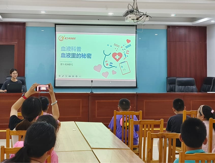 南通大學(xué)杏林學(xué)院能干者沖鋒號暑期社會(huì)實(shí)踐出征儀式順