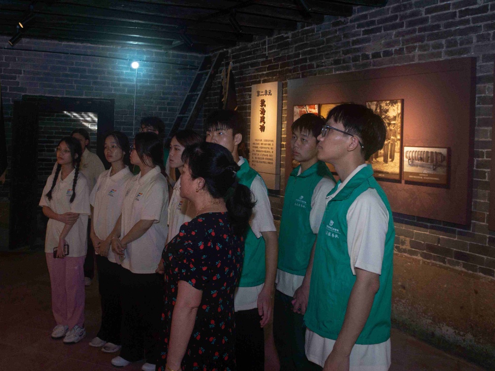 桂林理工學(xué)子在劉永福故居，共話民族團(tuán)結(jié)與鄉(xiāng)村振興