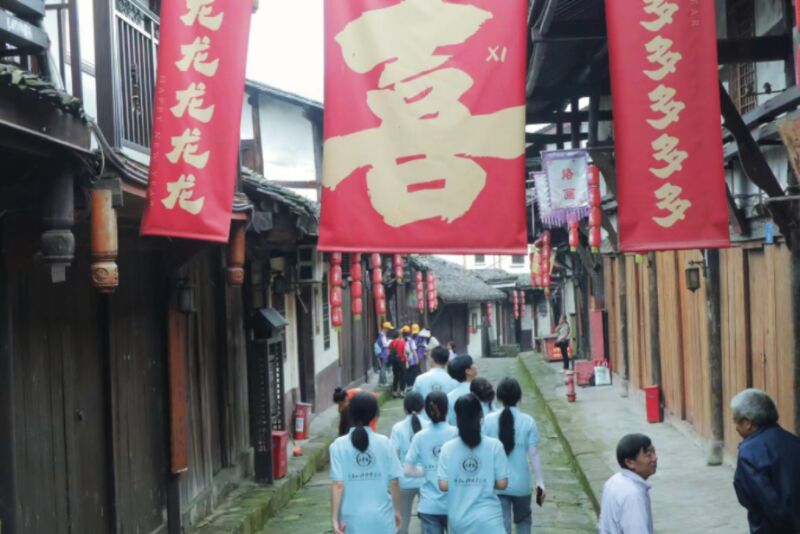 重慶外語外事學(xué)院學(xué)子三下鄉(xiāng)：承非遺陰米酥，繪豐盛輝煌篇