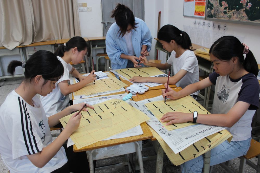 廣東技術(shù)師范大學(xué)“舞躍獅騰”百千萬(wàn)工程突擊隊(duì)：美育三藝齊輝，引領(lǐng)文化傳承