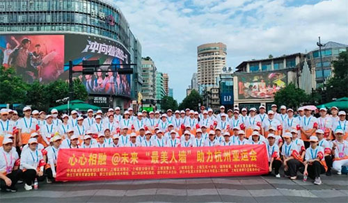 人墻守護(hù)國慶，志愿添彩青春