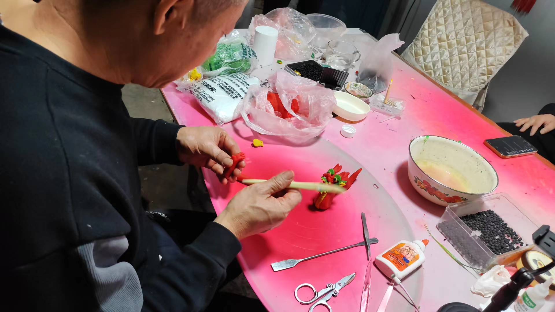 蘭理學子返家鄉(xiāng)：四十年如一日堅守，徐兒燈彰顯工匠精神