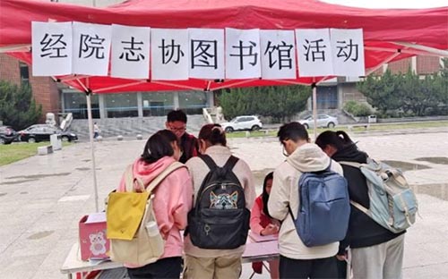 細(xì)嗅書(shū)香，風(fēng)雅自來(lái)
