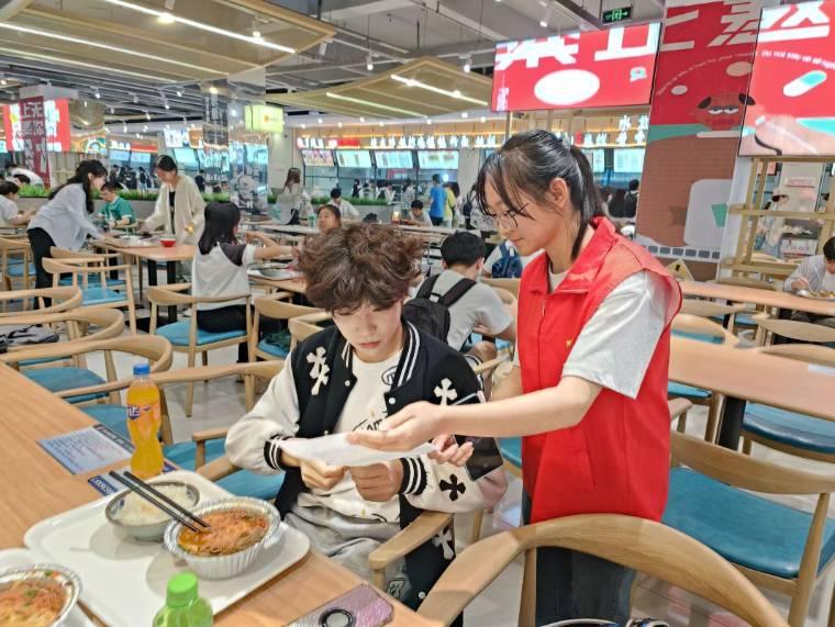 食品與生物工程學(xué)院青年志愿者協(xié)會(huì)積極開展“全國(guó)城市節(jié)水宣傳周”志愿活動(dòng)