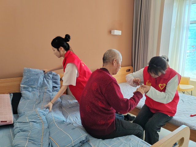 邯鄲幼專志愿者走進(jìn)武安市樂(lè)美康養(yǎng)中心開展慰問(wèn)活動(dòng)