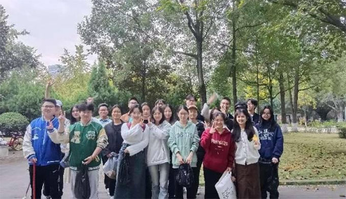 西南石油大學經(jīng)濟管理學院工商管理2021級團支部開展龍湖西宸原著社區(qū)志愿服務活動