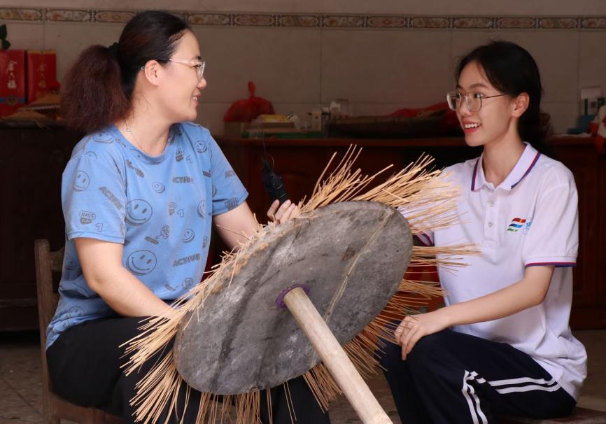 學(xué)藝花竹帽，織夢民族情