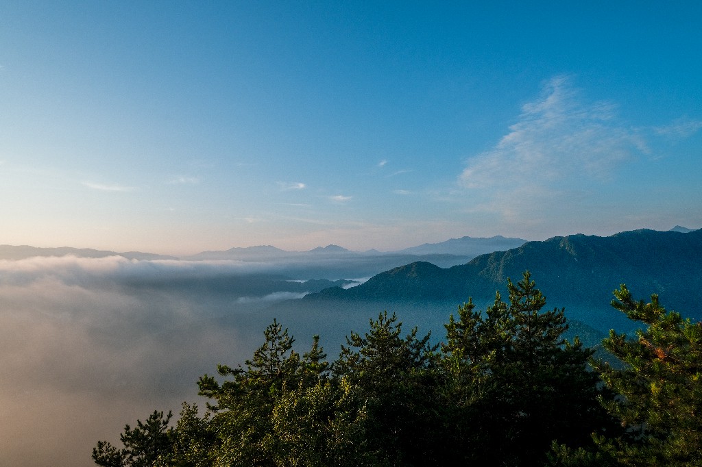 雨水無(wú)情人有情，鄉(xiāng)村振興見真情