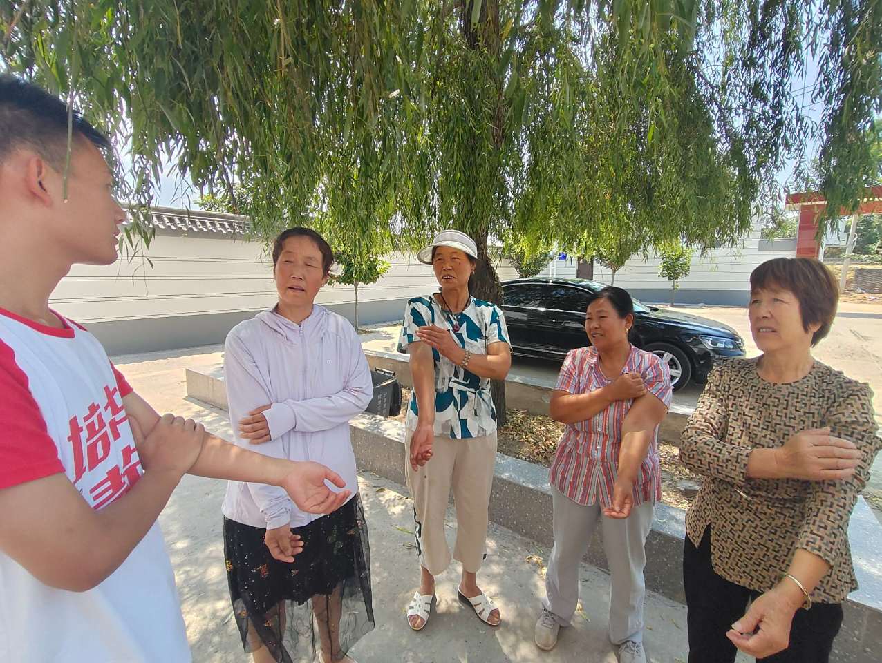 炎炎夏日義診行，濃濃真情暖人心