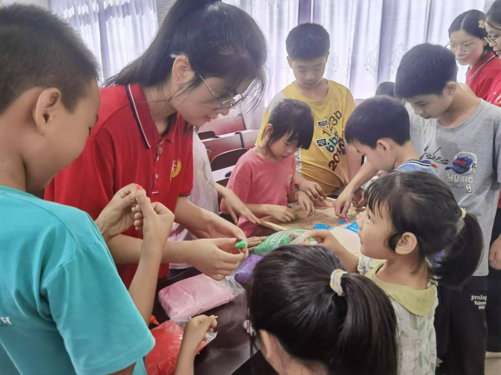 投身松柏實踐，綻放青春光芒
