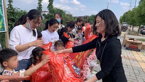 漯河市婦聯(lián)、漯河市六院聯(lián)合開展“大手牽小手 相約采摘園”親子社會(huì)實(shí)踐活動(dòng)